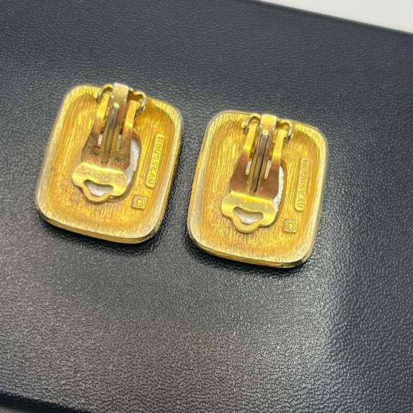 Rousseau signed vintage gold tone rectangle mother of pearl clip on earrings - Picture 9 of 13